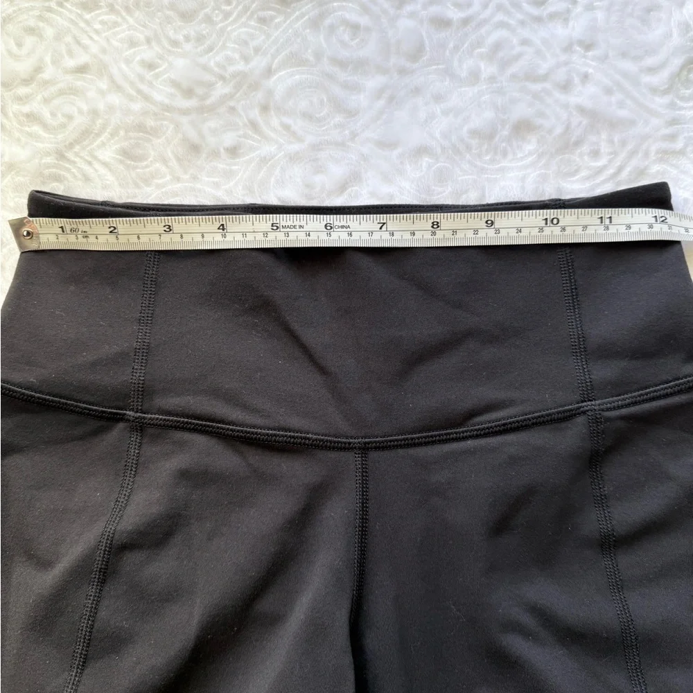 Lululemon Black Cropped Leggings Ruched Hem Size 4 - Picture 7 of 9